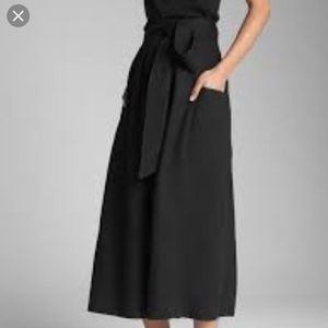GAP black linen high waisted skirt.
